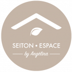 Logo Seiton Espace by Angélina sous forme de pastille taupe et blanc